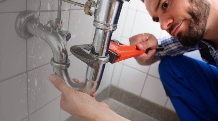 Expert burst pipe repair services in Kettlersville, OH
